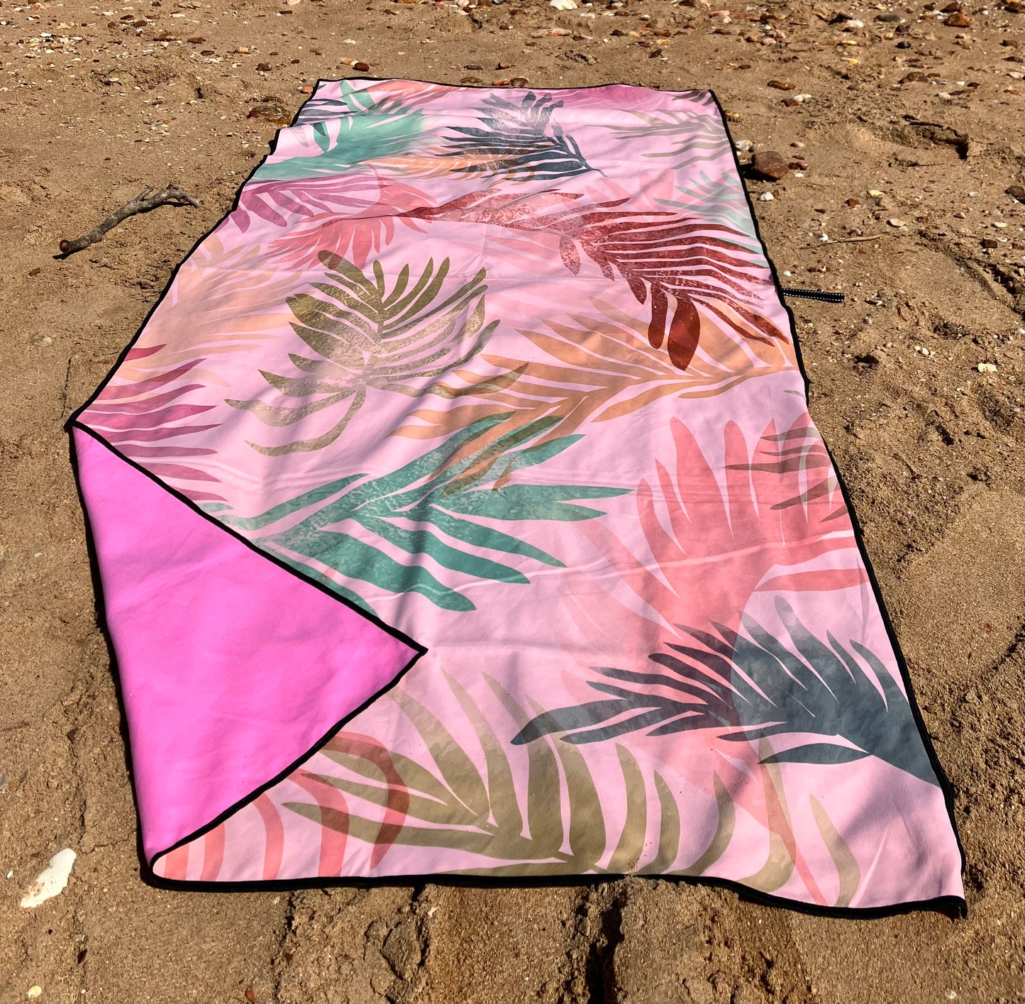 STRAWBERRY FIELDS LIFESTYLE TOWELS